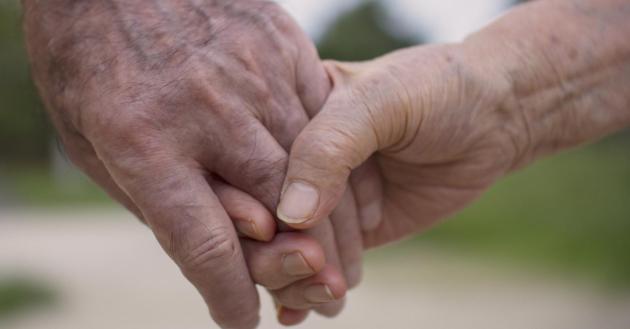 old-couple-hands